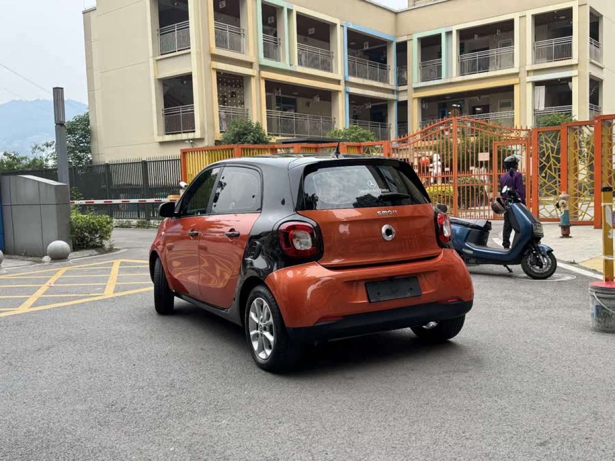 smart forfour  2016款 1.0L 52千瓦靈動(dòng)版圖片