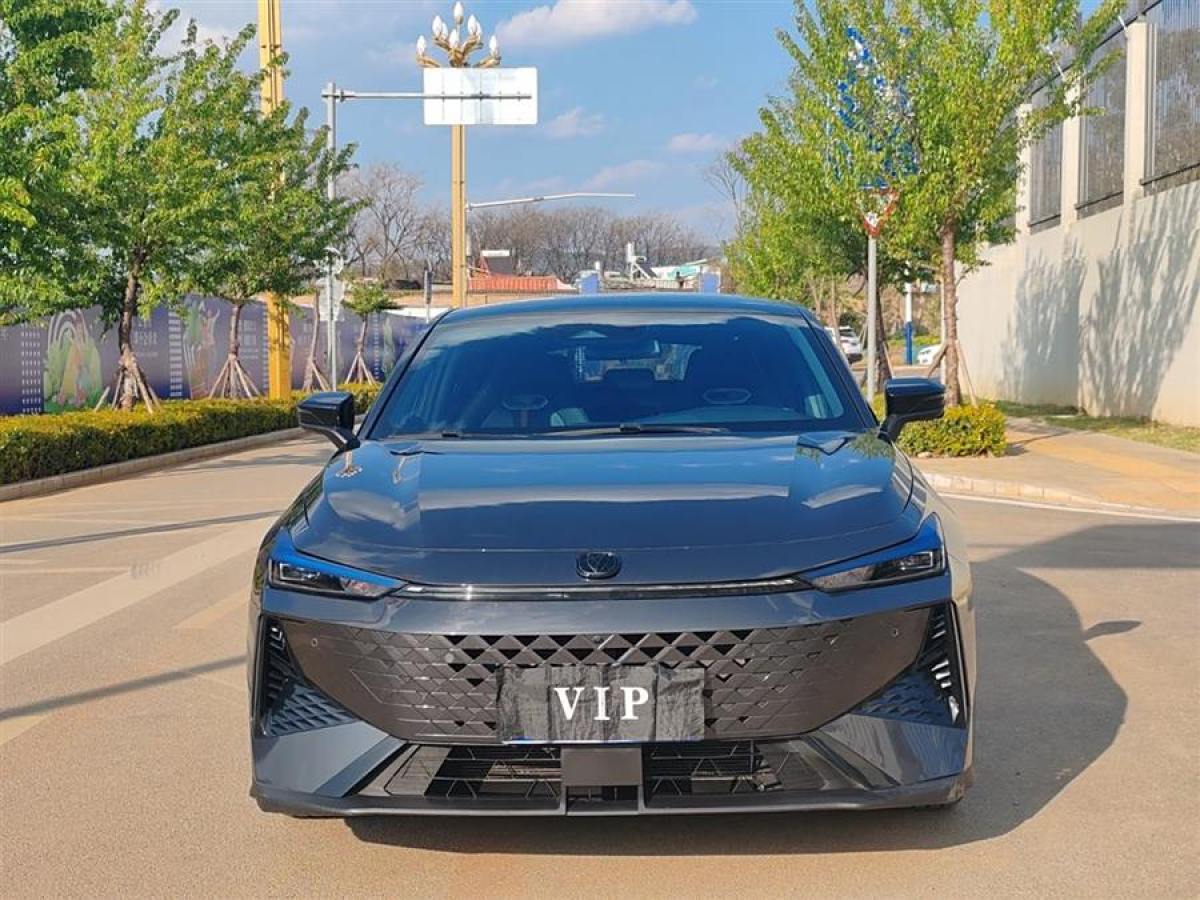 長(zhǎng)安 長(zhǎng)安UNI-V  2023款 1.5T 尊貴型圖片