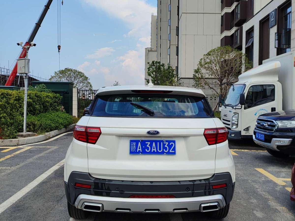 福特 領(lǐng)界  2019款 EcoBoost 145 手動(dòng)精領(lǐng)型圖片