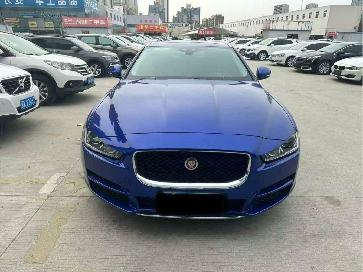 捷豹 XE  2018款 2.0T 200PS 兩驅(qū)R-Sport運(yùn)動(dòng)版圖片