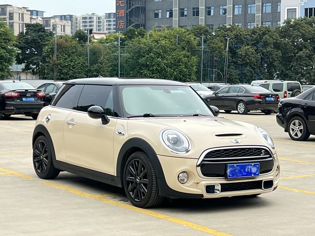 MINI MINI  2016款 2.0T COOPER S 表現(xiàn)派圖片