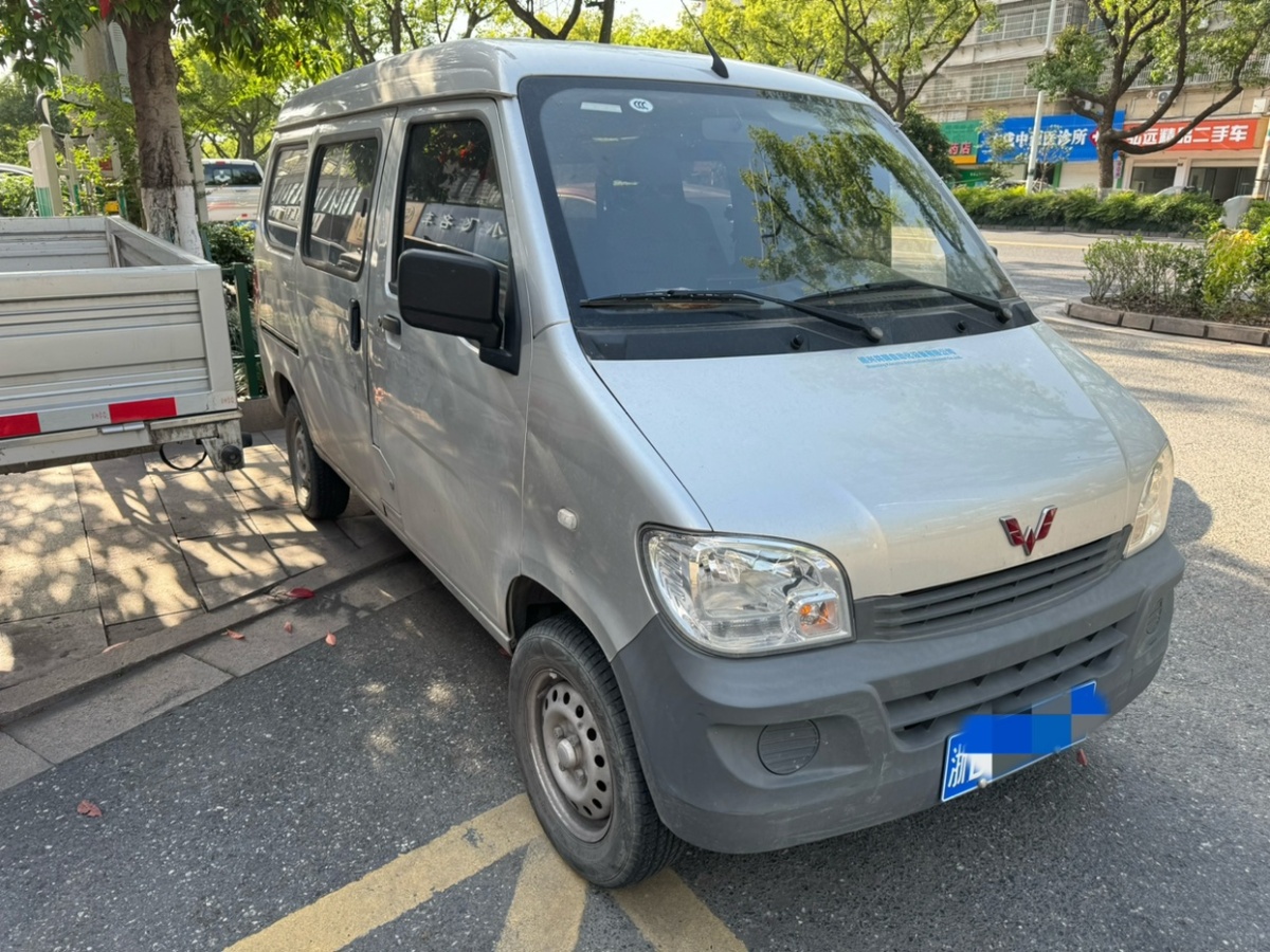 五菱 五菱之光  2023款 1.5L 實(shí)用型 5/7座圖片