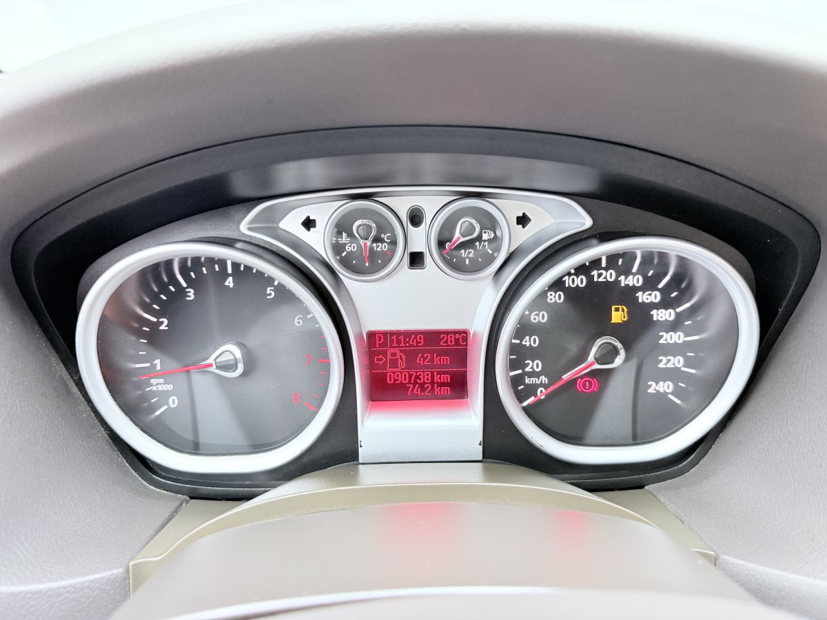 福特 ?？怂? 2012款 三廂經(jīng)典 1.8L 自動基本型圖片