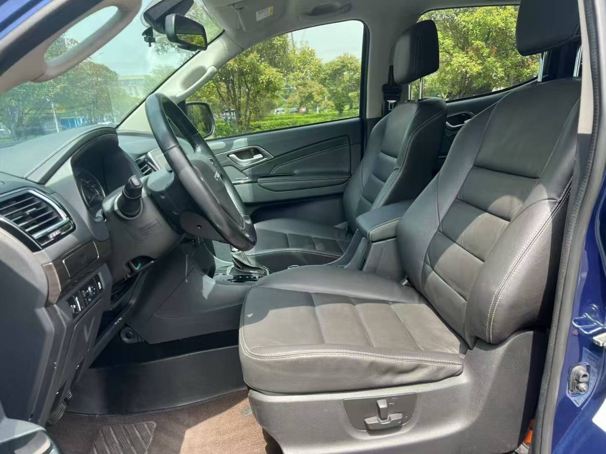 五十鈴 D-MAX  2019款 1.9T四驅(qū)自動(dòng)旗艦型 國(guó)VI RZ4E Hi-Power圖片