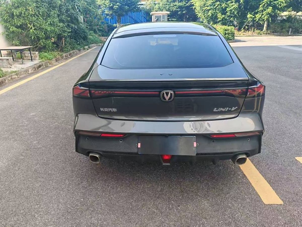 長(zhǎng)安 長(zhǎng)安UNI-V  2022款 1.5T 尊貴型圖片