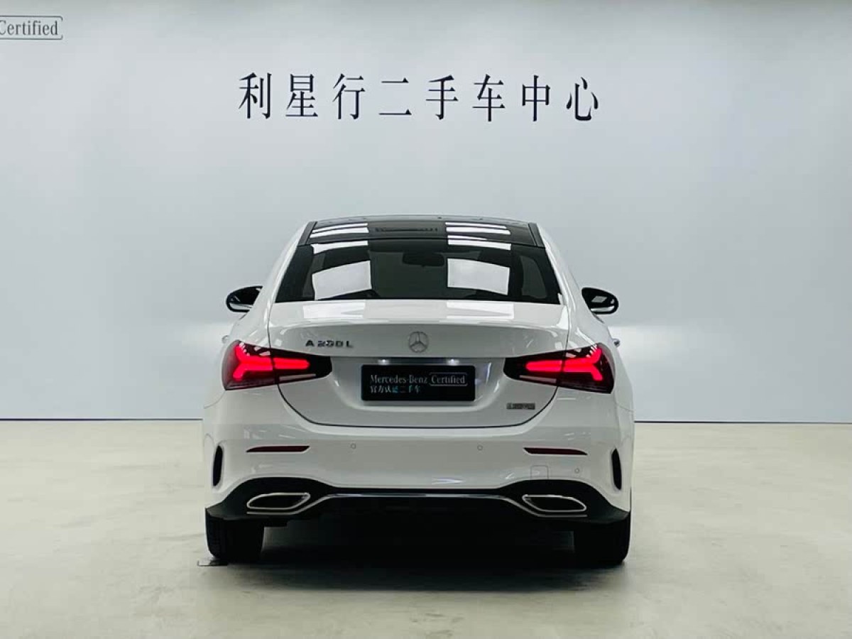 奔馳 奔馳A級  2022款 改款 A 200 L 運動轎車時尚型圖片