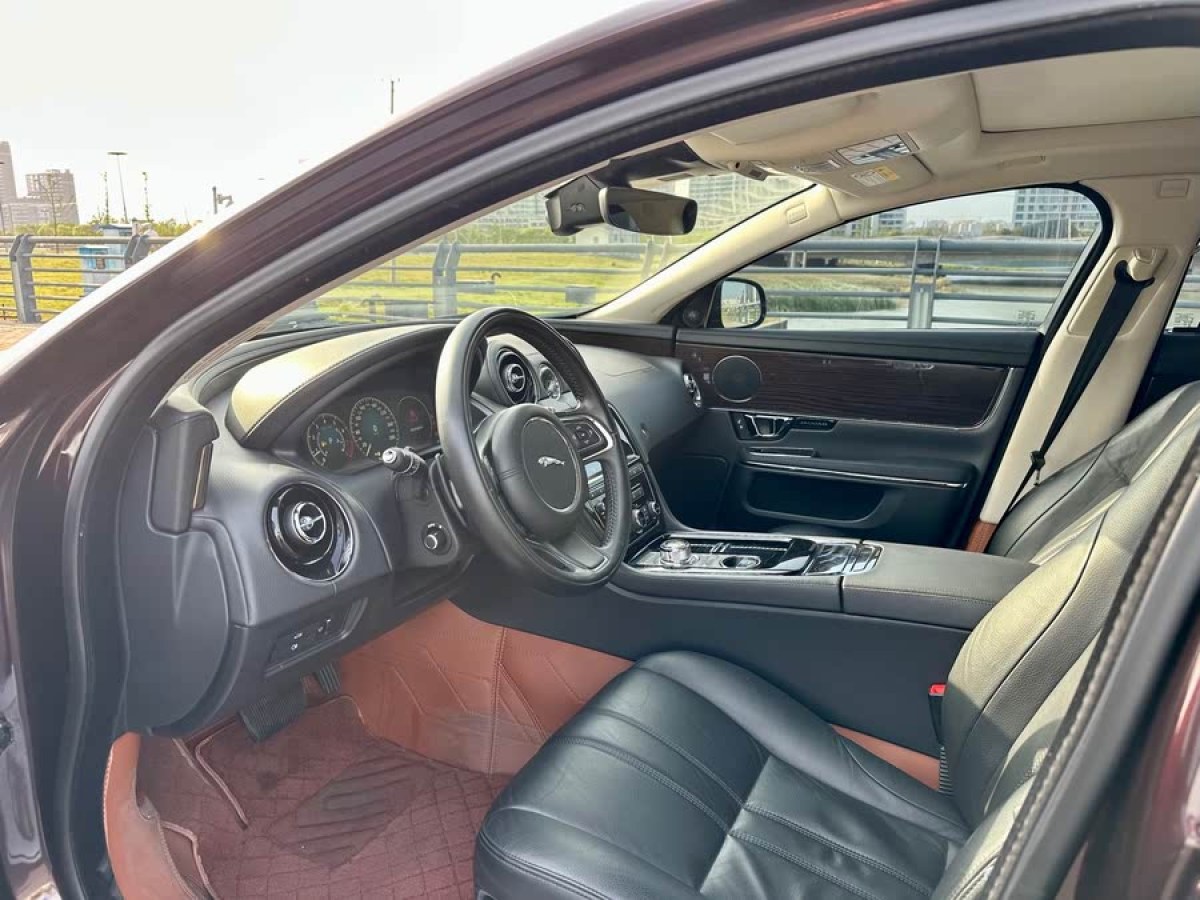 捷豹 XJ  2018款 XJL 3.0 SC 兩驅(qū)典雅商務(wù)版圖片