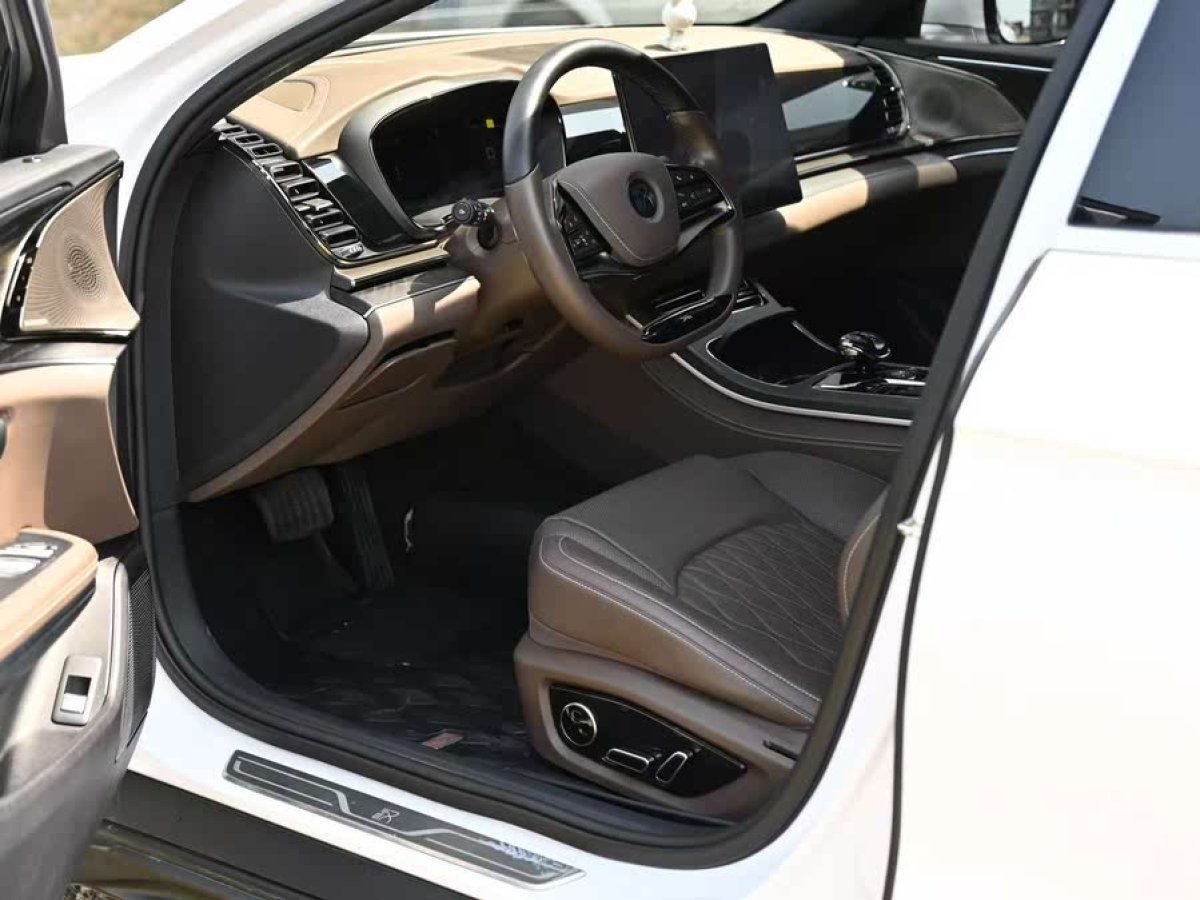 比亞迪 漢  2022款 DM-i 121KM 領(lǐng)航型圖片