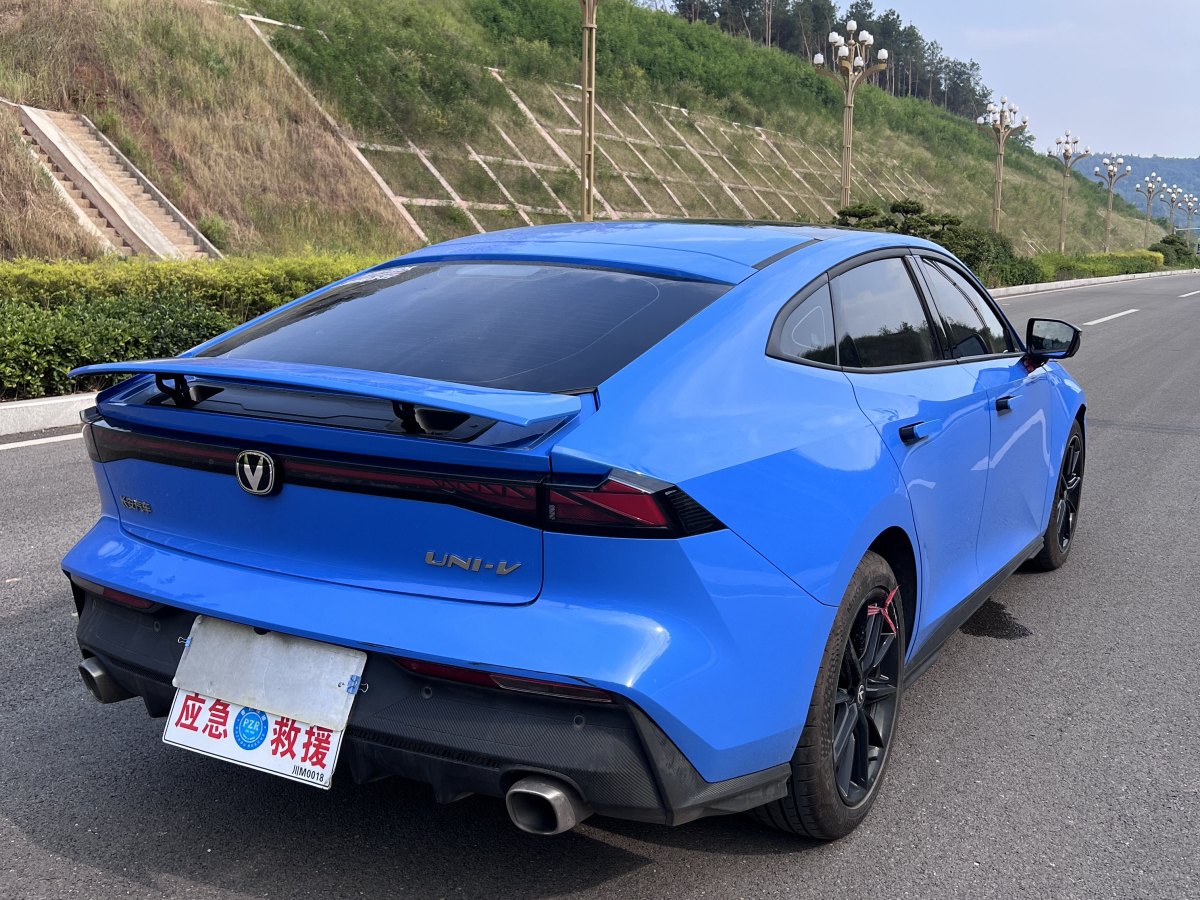 長安 長安UNI-V  2022款 1.5T 尊貴型圖片