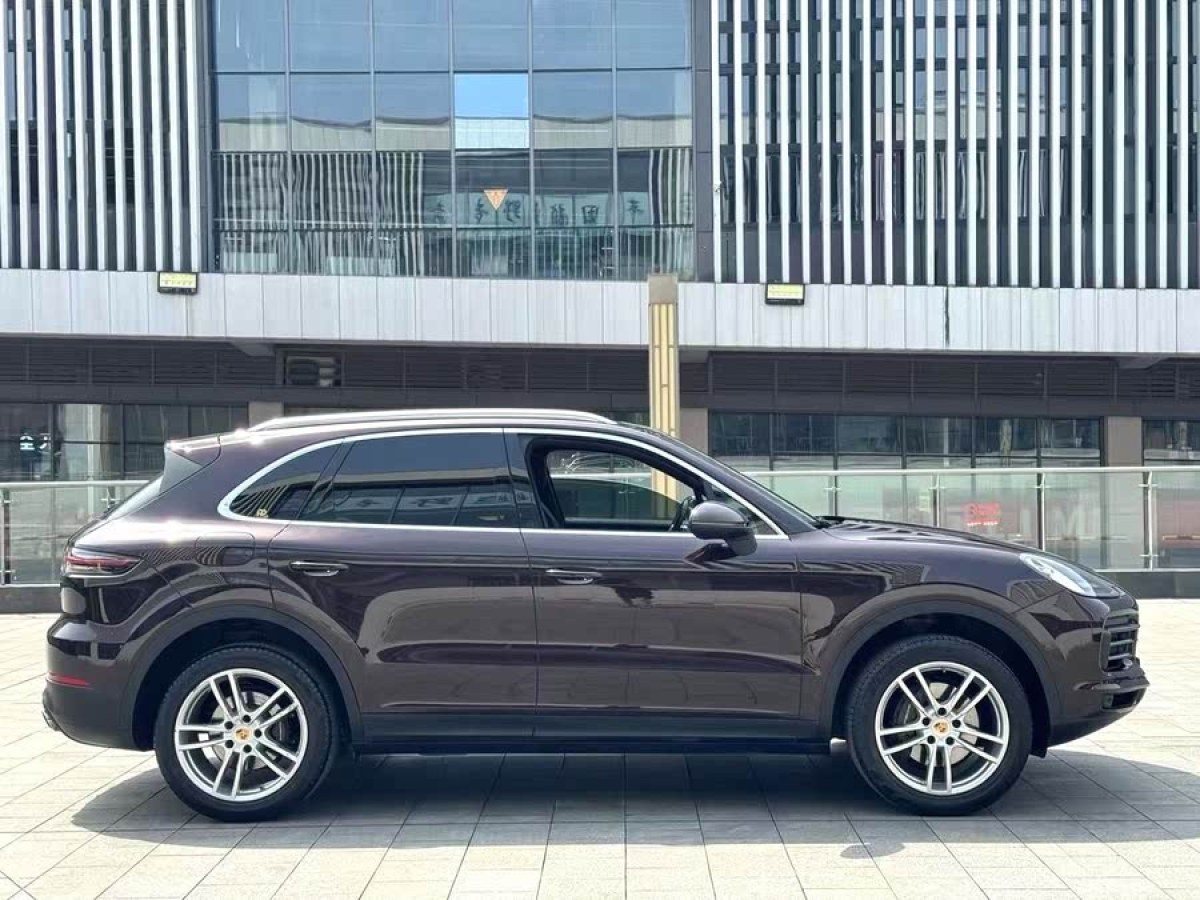 保時(shí)捷 Cayenne  2022款 Cayenne 3.0T 鉑金版圖片