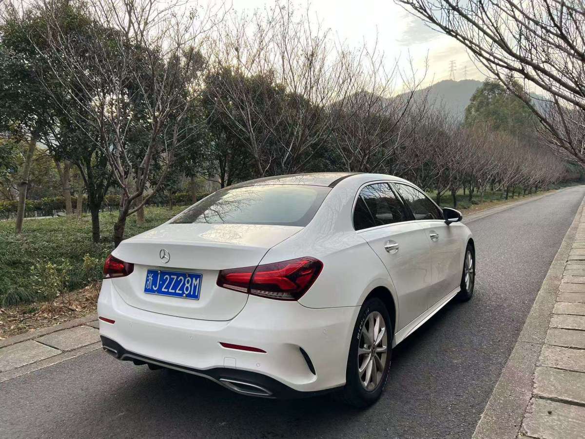 奔馳 奔馳A級(jí)  2019款  改款 A 200 L 運(yùn)動(dòng)轎車圖片