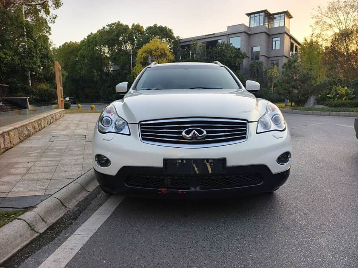 英菲尼迪 QX50  2013款 2.5L 兩驅(qū)優(yōu)雅版圖片