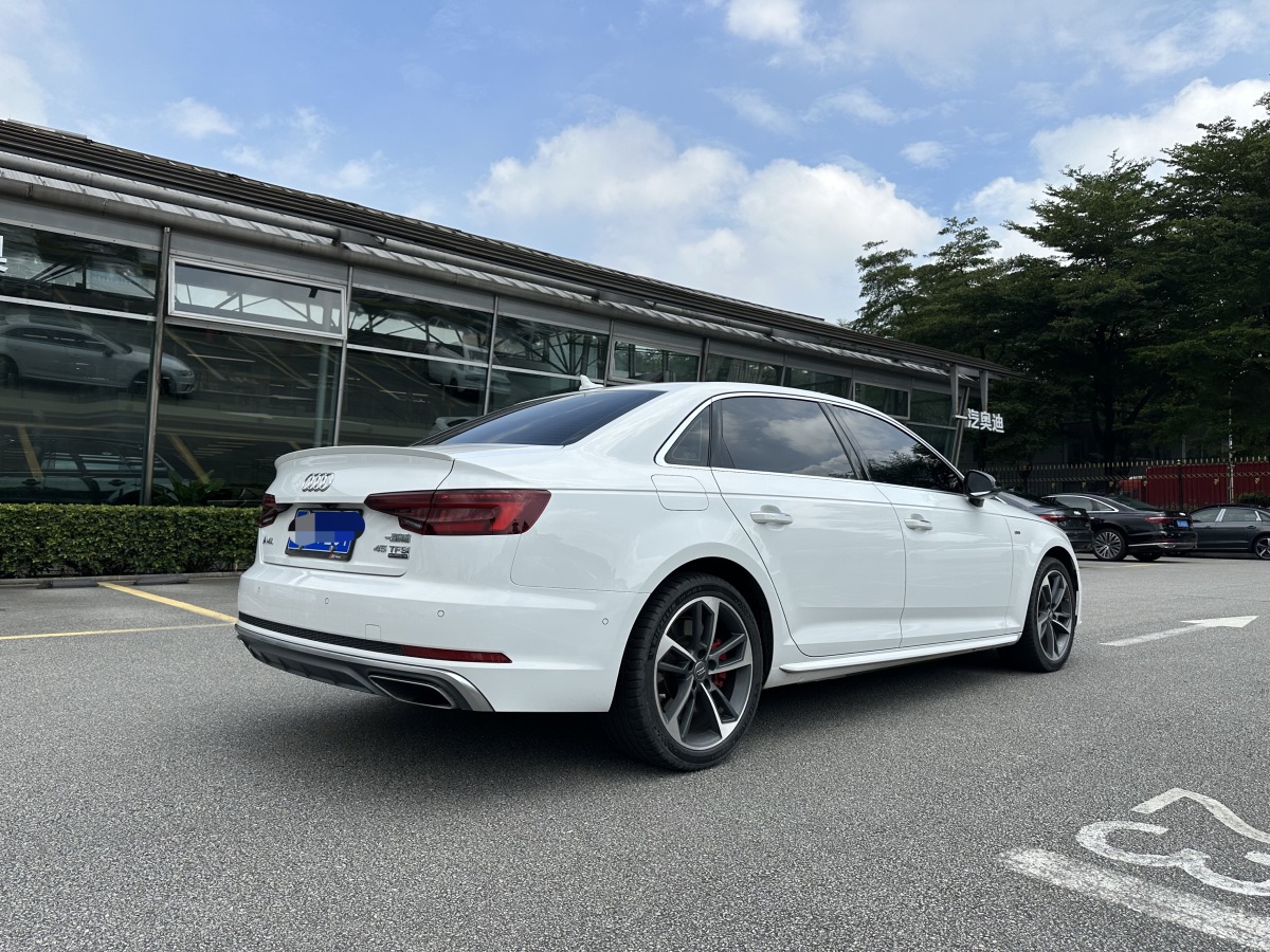 2019年10月奧迪 奧迪A4L  2019款 45 TFSI quattro 運(yùn)動(dòng)型 國(guó)VI