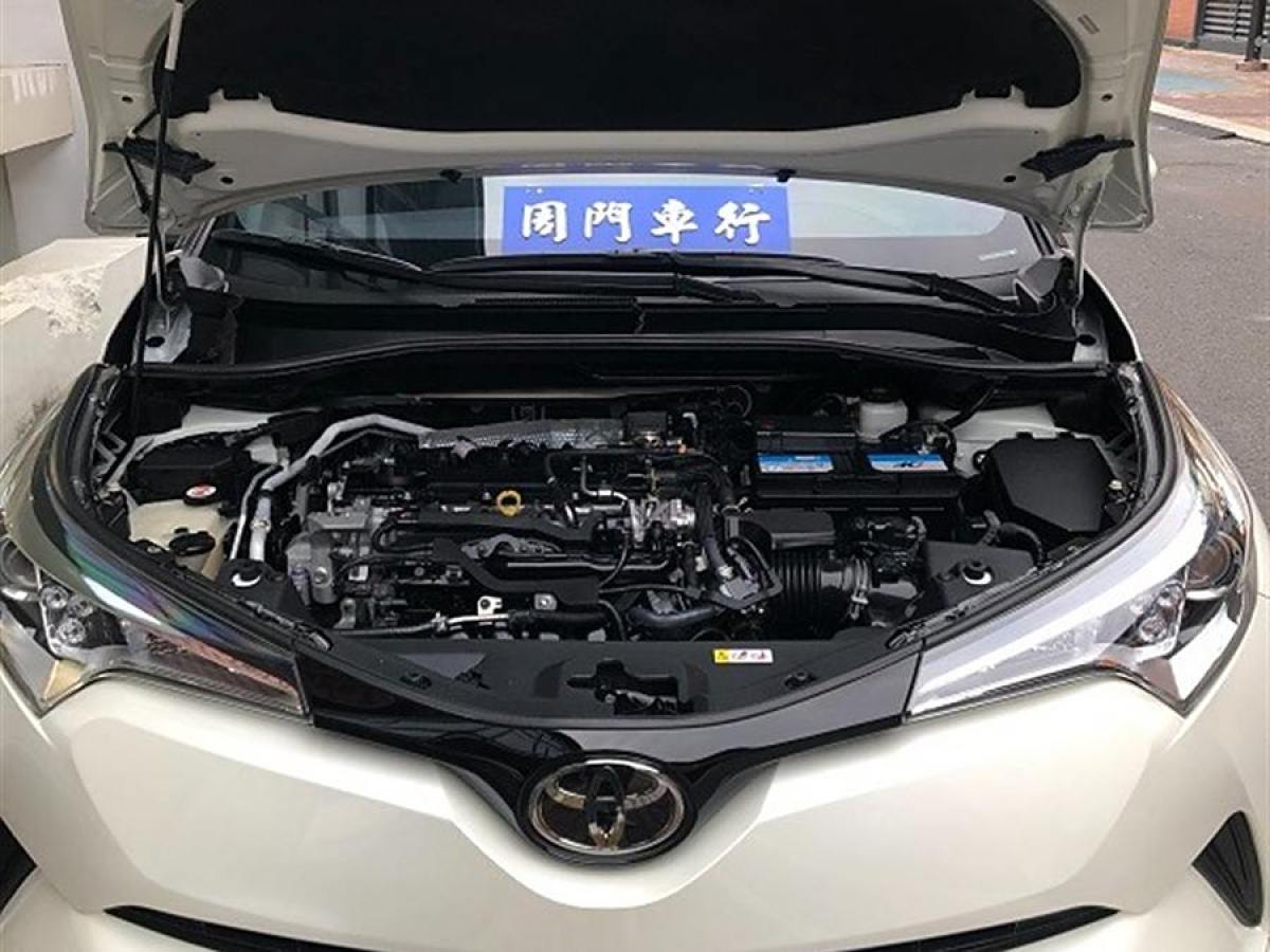 豐田 C-HR  2020款 2.0L 領(lǐng)先版圖片