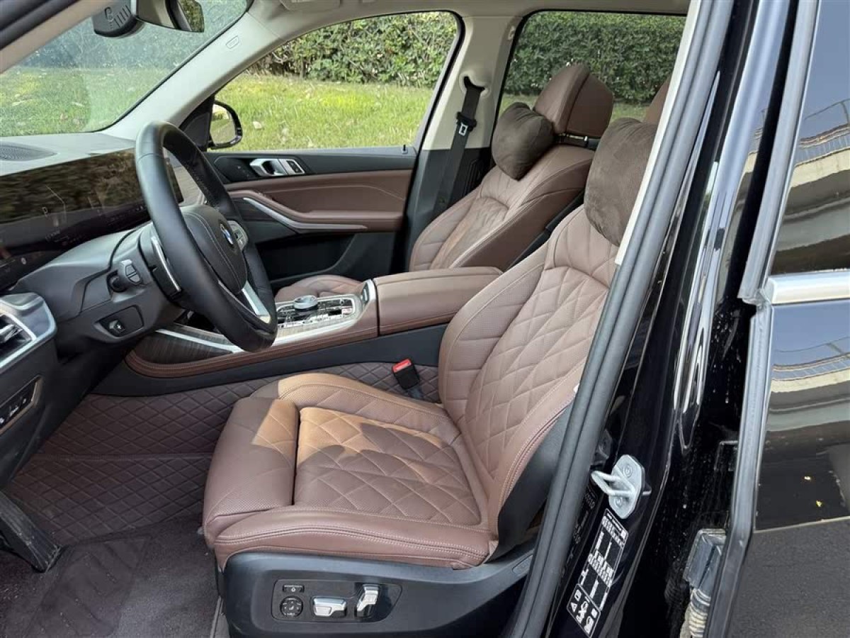 寶馬 寶馬X7  2023款 xDrive40i 領(lǐng)先型豪華套裝圖片