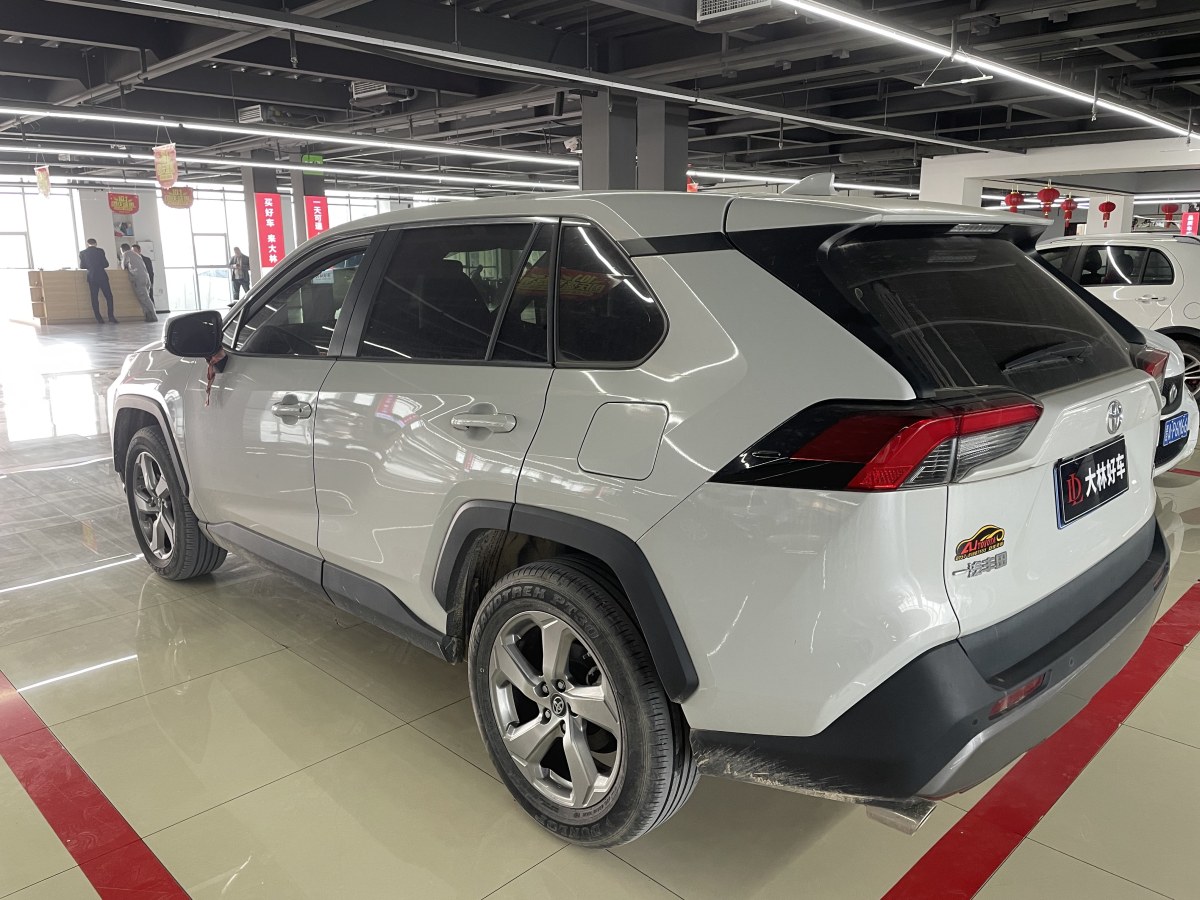 2023年4月豐田 RAV4  2018款 榮放 2.0L CVT兩驅風尚版