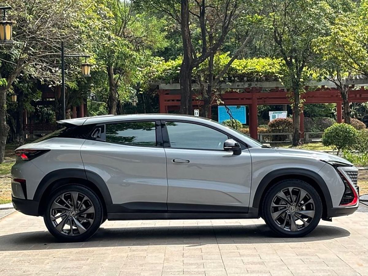 長(zhǎng)安 UNI-T  2020款 1.5T 尊貴型圖片