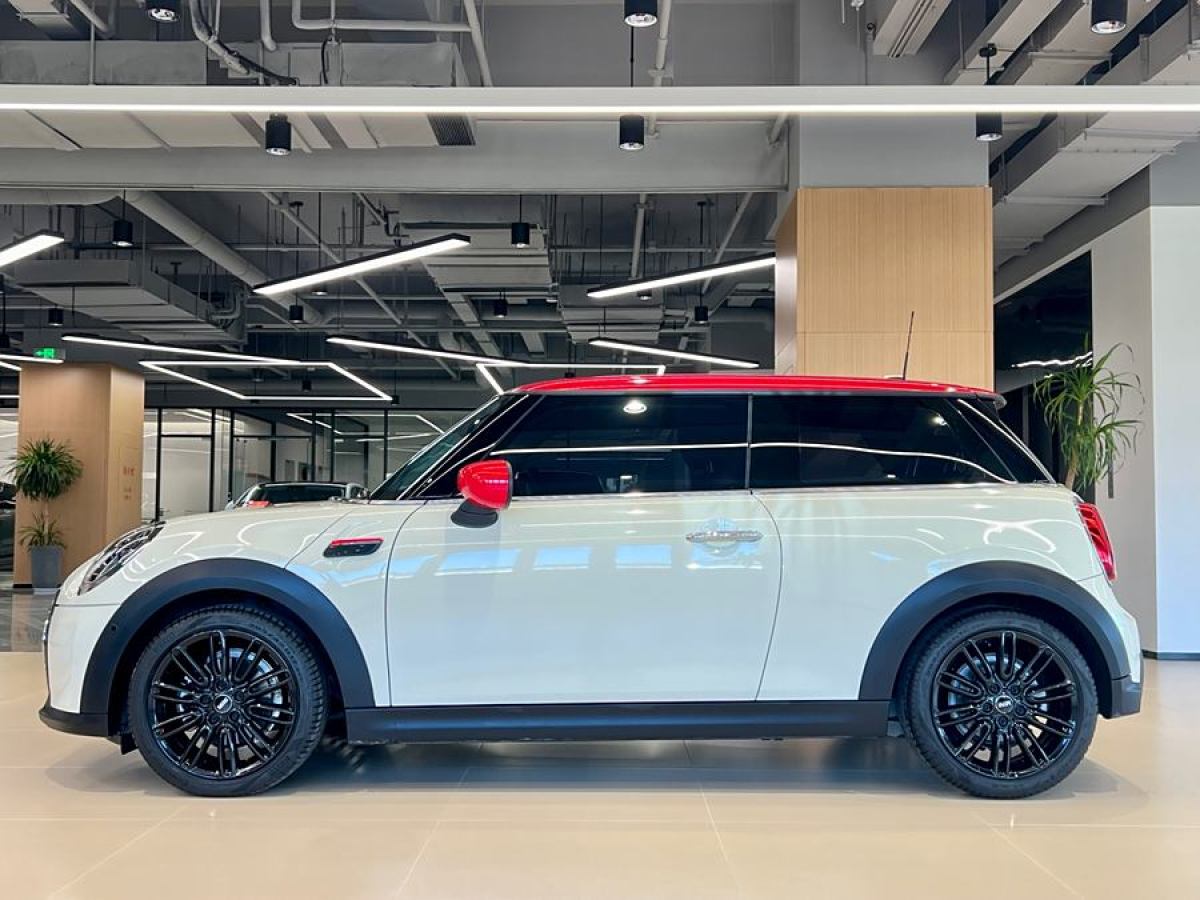 MINI MINI  2022款 改款 1.5T COOPER 經(jīng)典派圖片