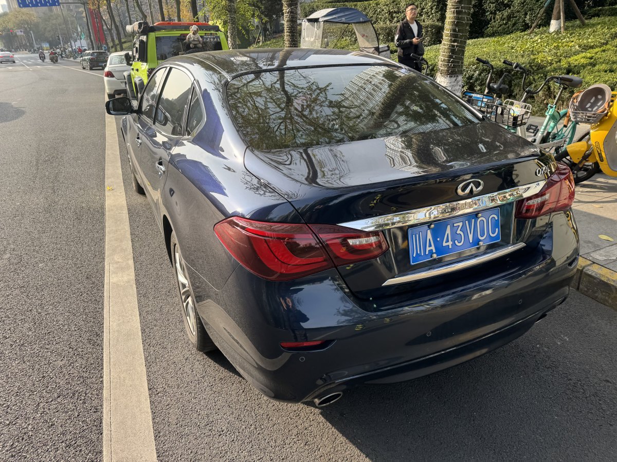 英菲尼迪 Q70  2019款 Q70L 2.0T 精英版圖片