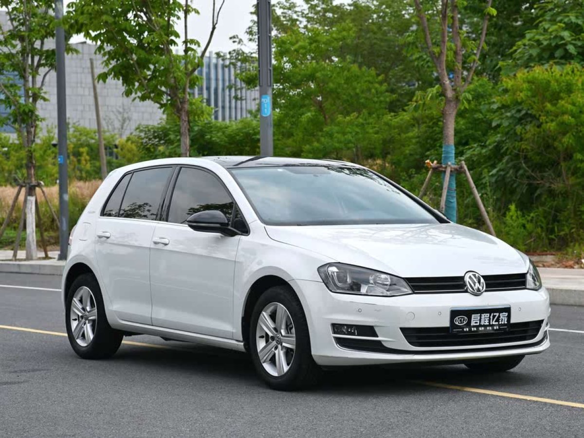 大眾 高爾夫  2017款 230TSI 自動舒適百萬輛紀(jì)念版圖片