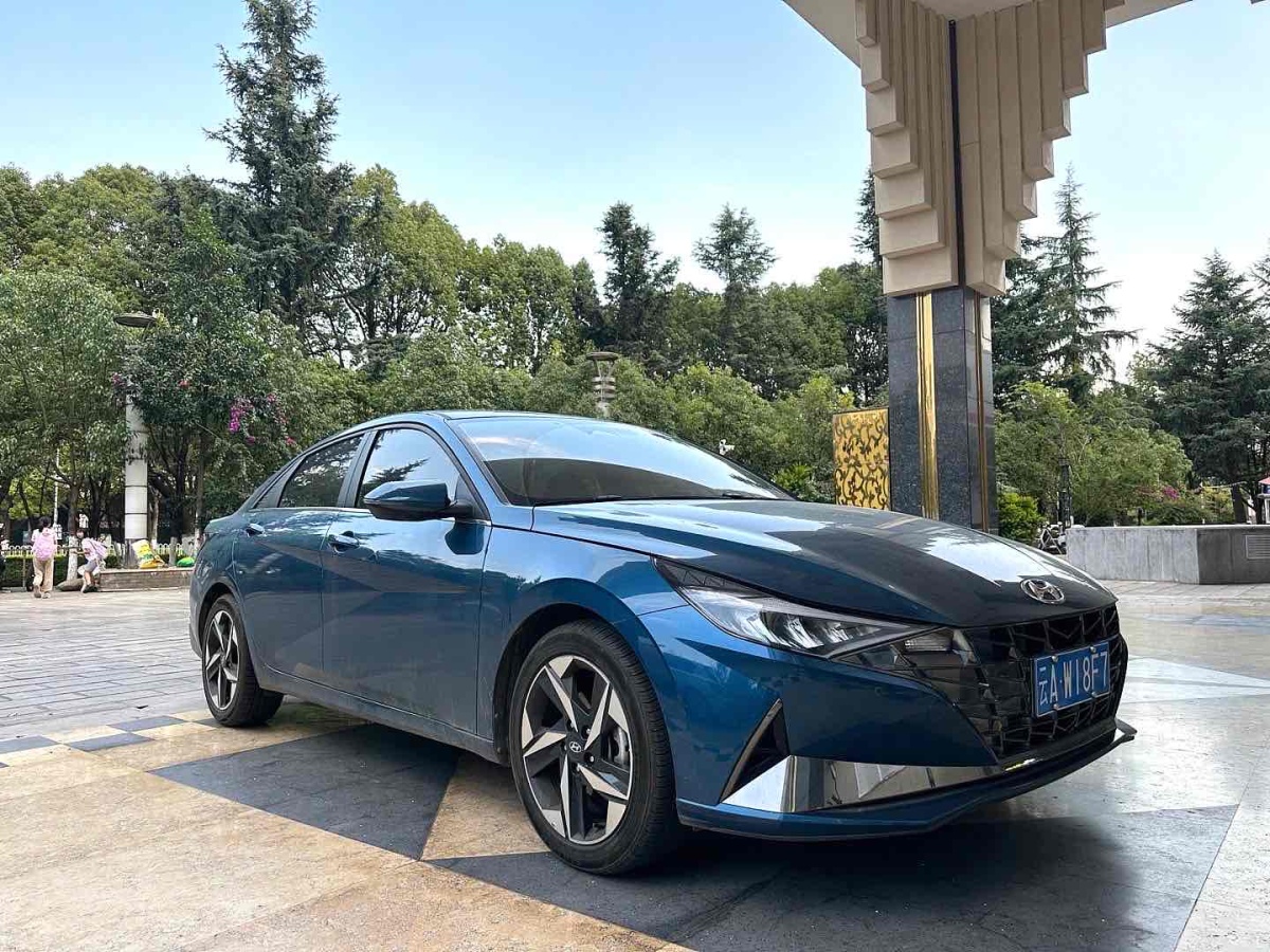 2022年9月現(xiàn)代 伊蘭特  2022款 240TGDi DCT LUX尊貴版