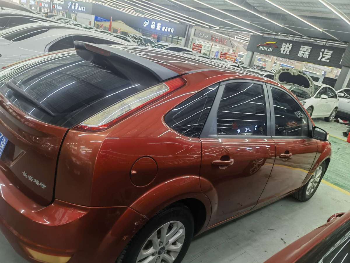 福特 ?？怂? 2013款 兩廂經(jīng)典 1.8L 自動基本型圖片