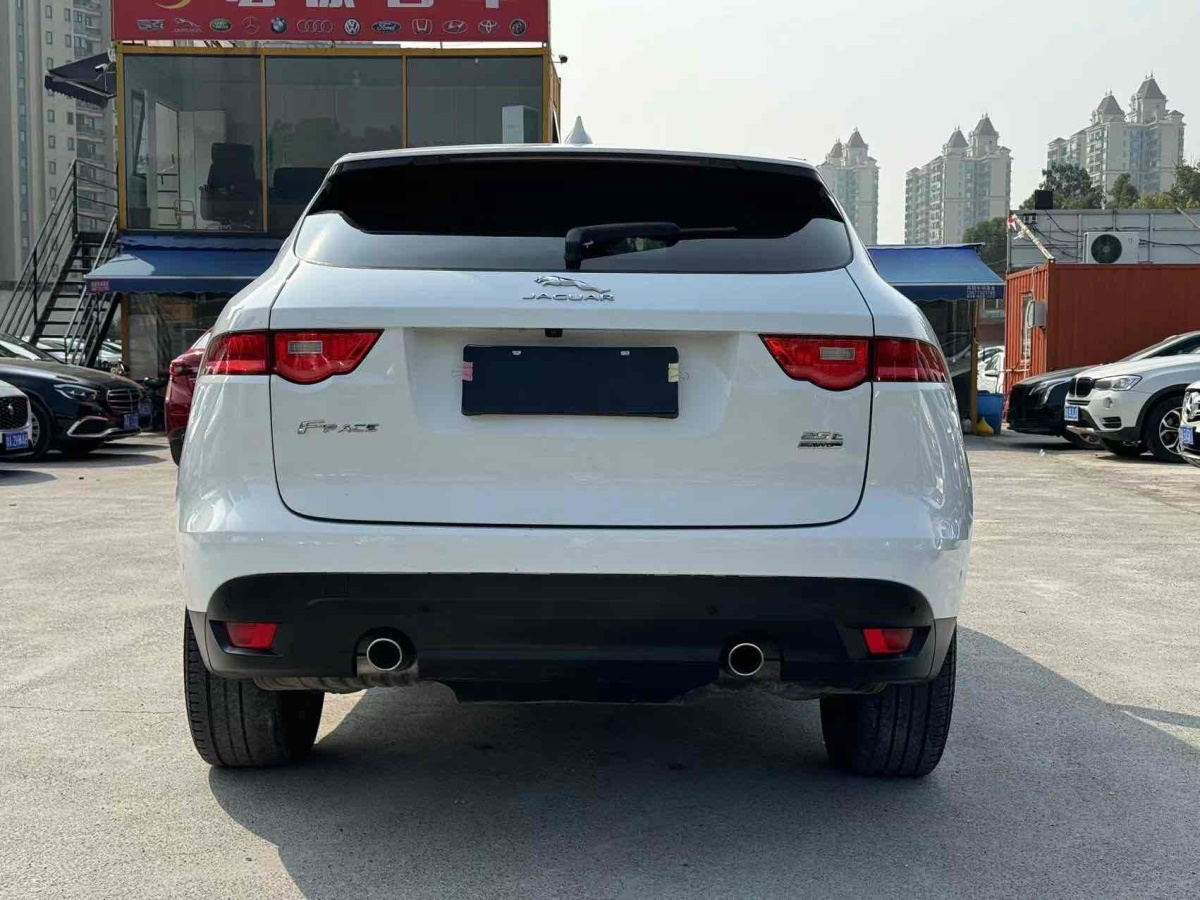 捷豹 F-PACE  2018款 2.0T 四驅(qū)都市尊享版圖片