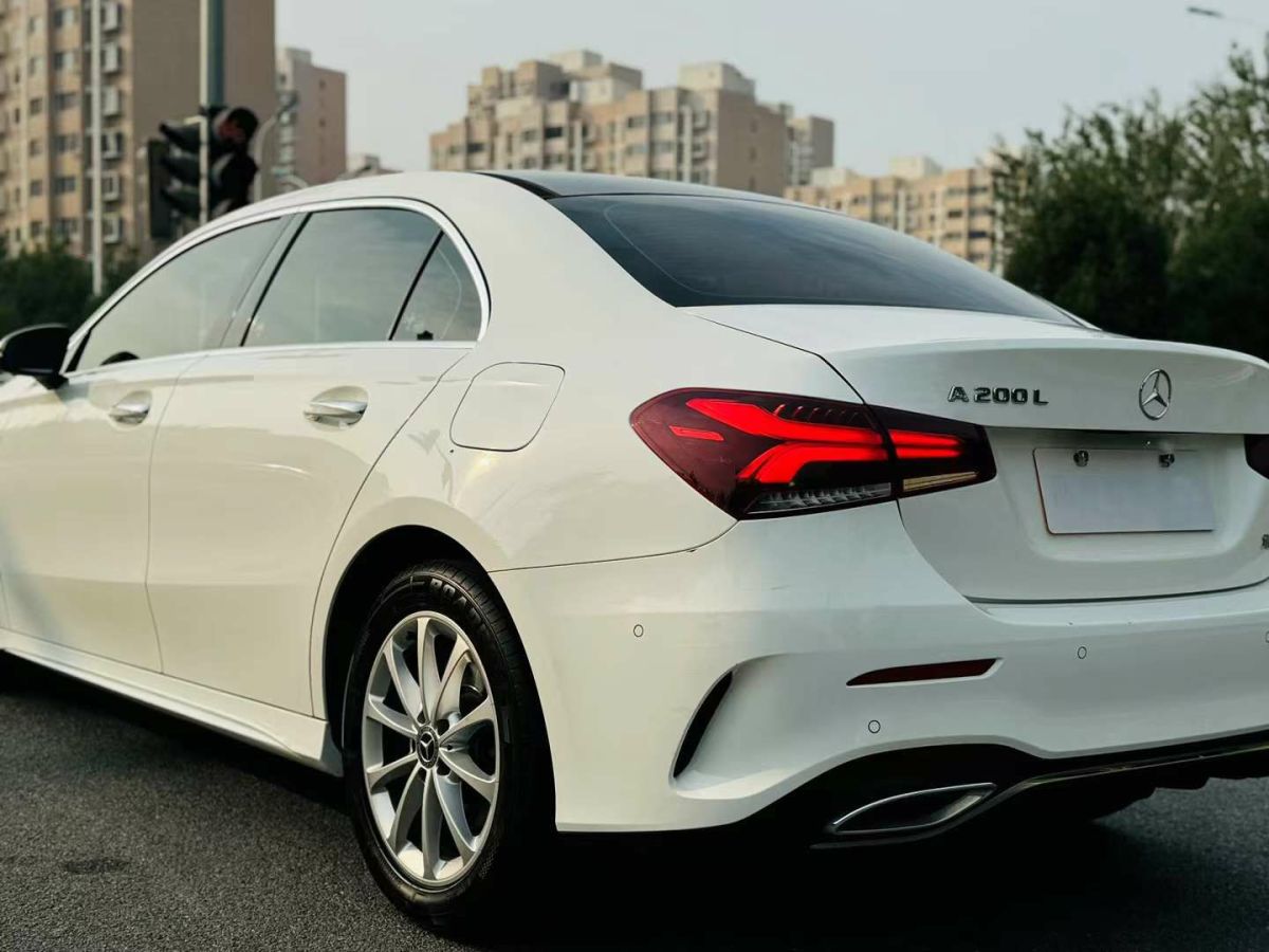 奔馳 奔馳A級  2019款  A 220 L 4MATIC 運動轎車圖片