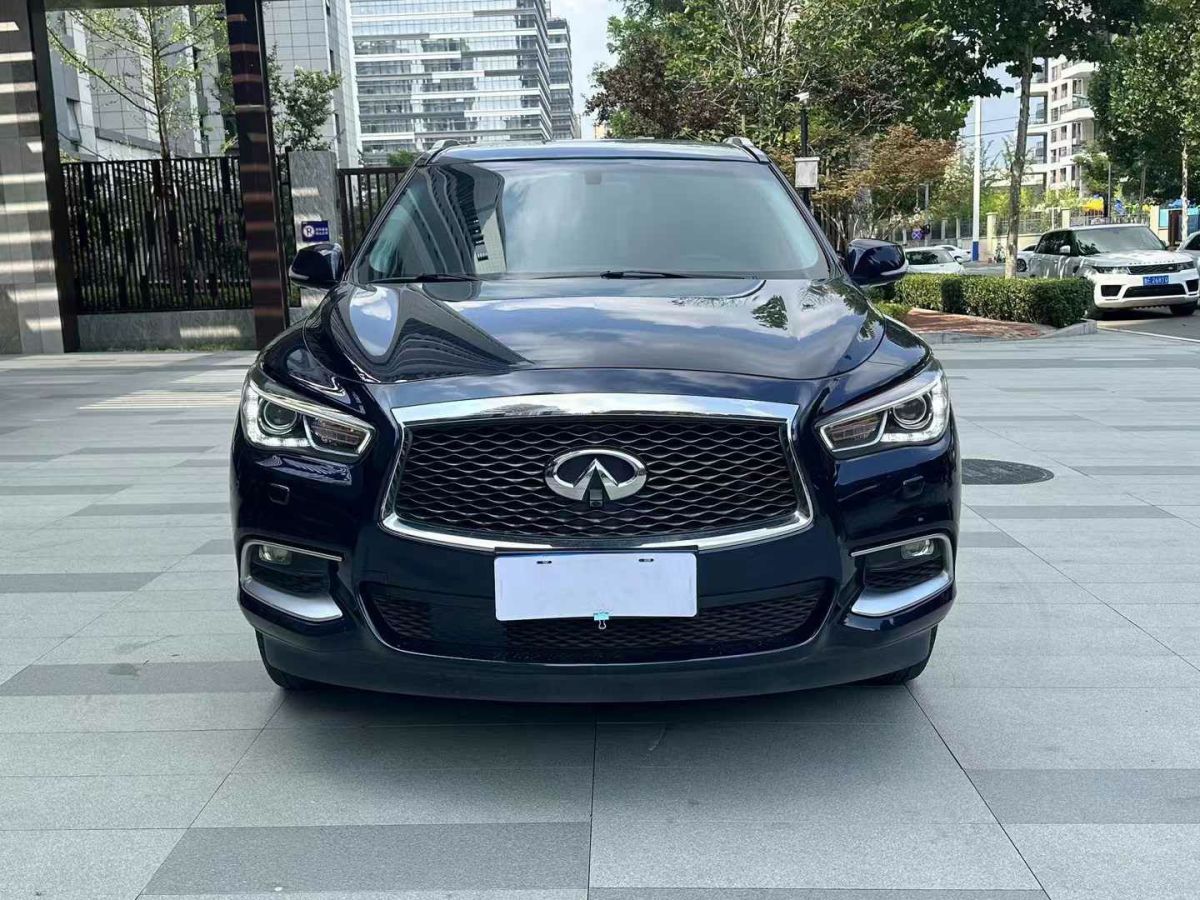 2017年1月英菲尼迪 QX  2017款 QX30 1.6T 時(shí)尚版 兩驅(qū)