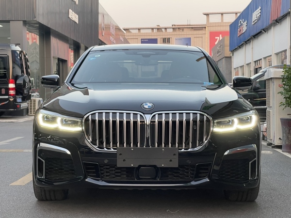 宝马 宝马7系  2019款  750Li xDrive V8 M运动套装