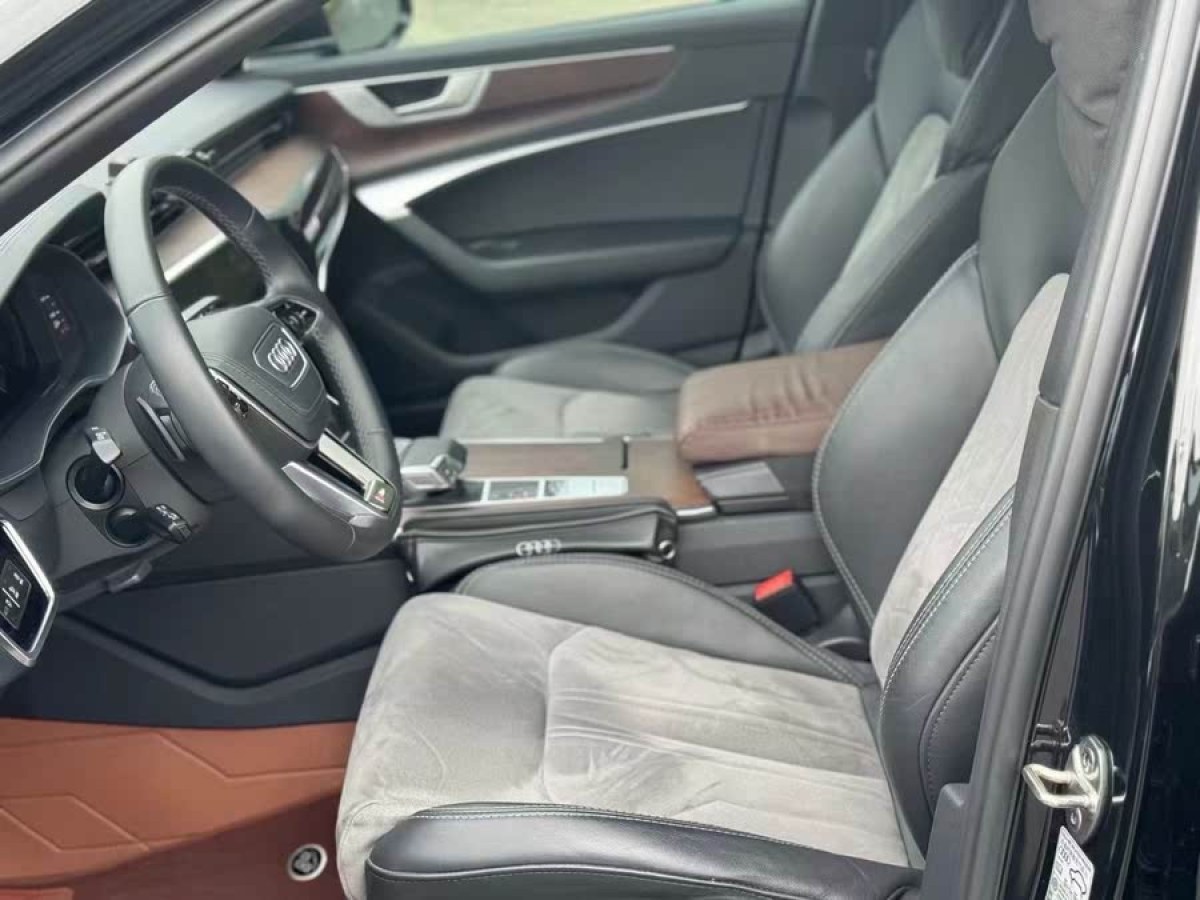 奧迪 奧迪A6L  2023款 改款 45 TFSI quattro 臻選動(dòng)感型圖片