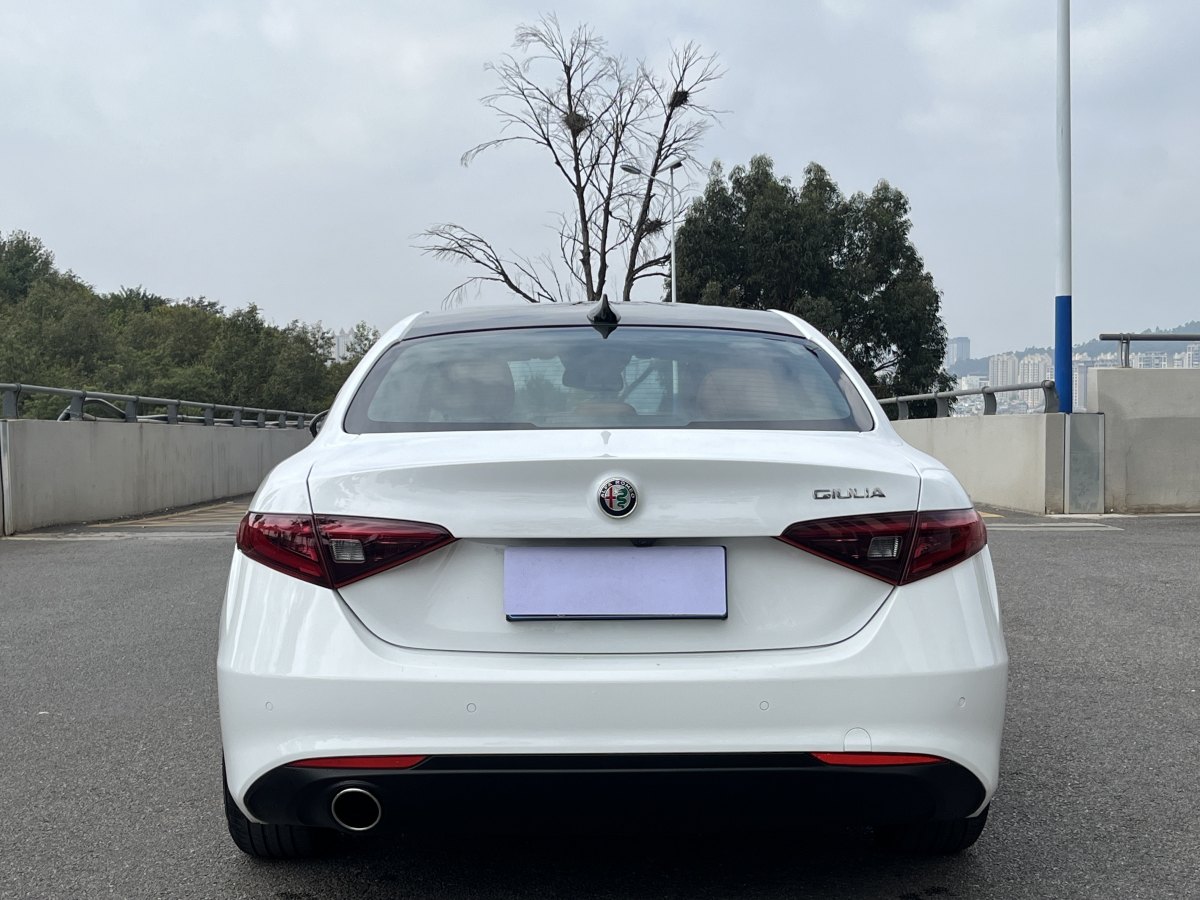 阿爾法·羅密歐 Giulia  2017款 2.0T 200HP 豪華版圖片