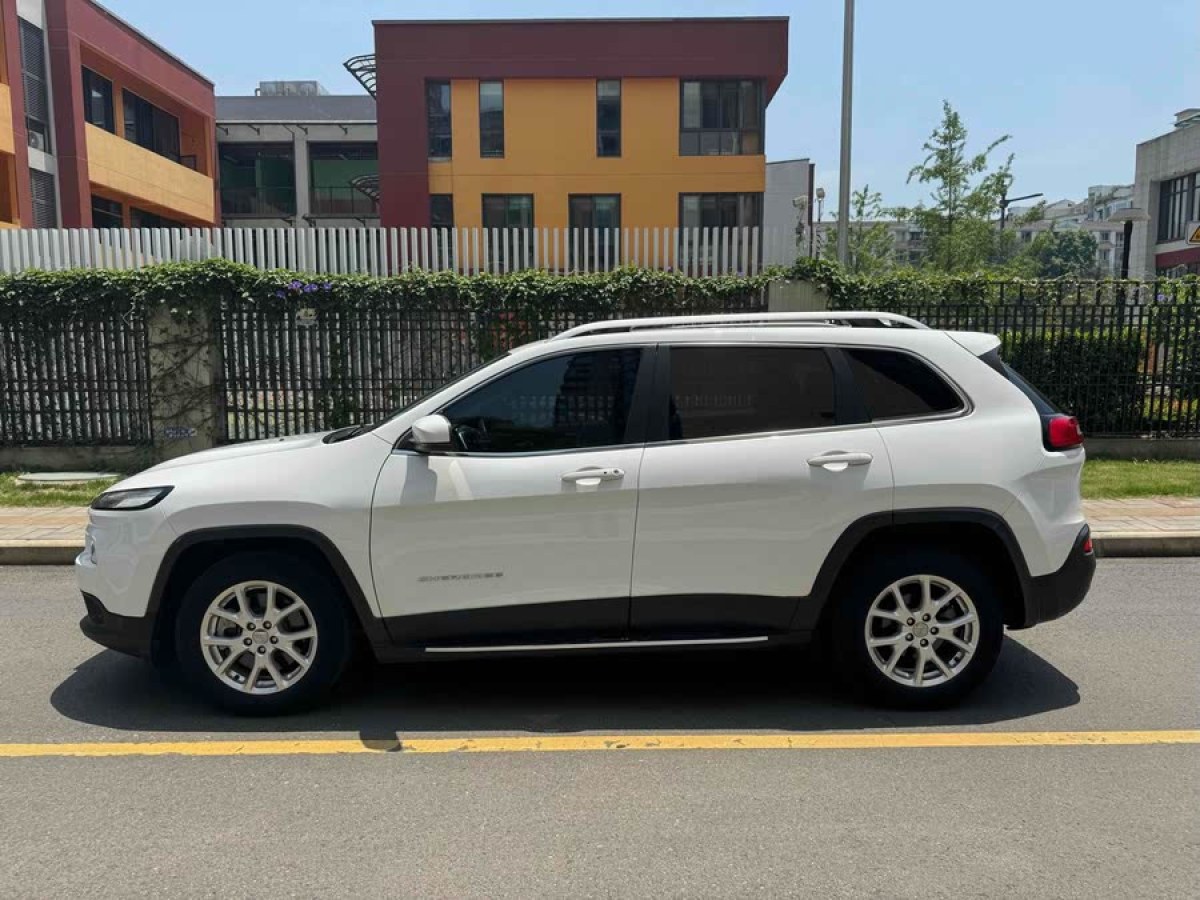 Jeep 自由光  2017款 2.0L 優(yōu)越版圖片