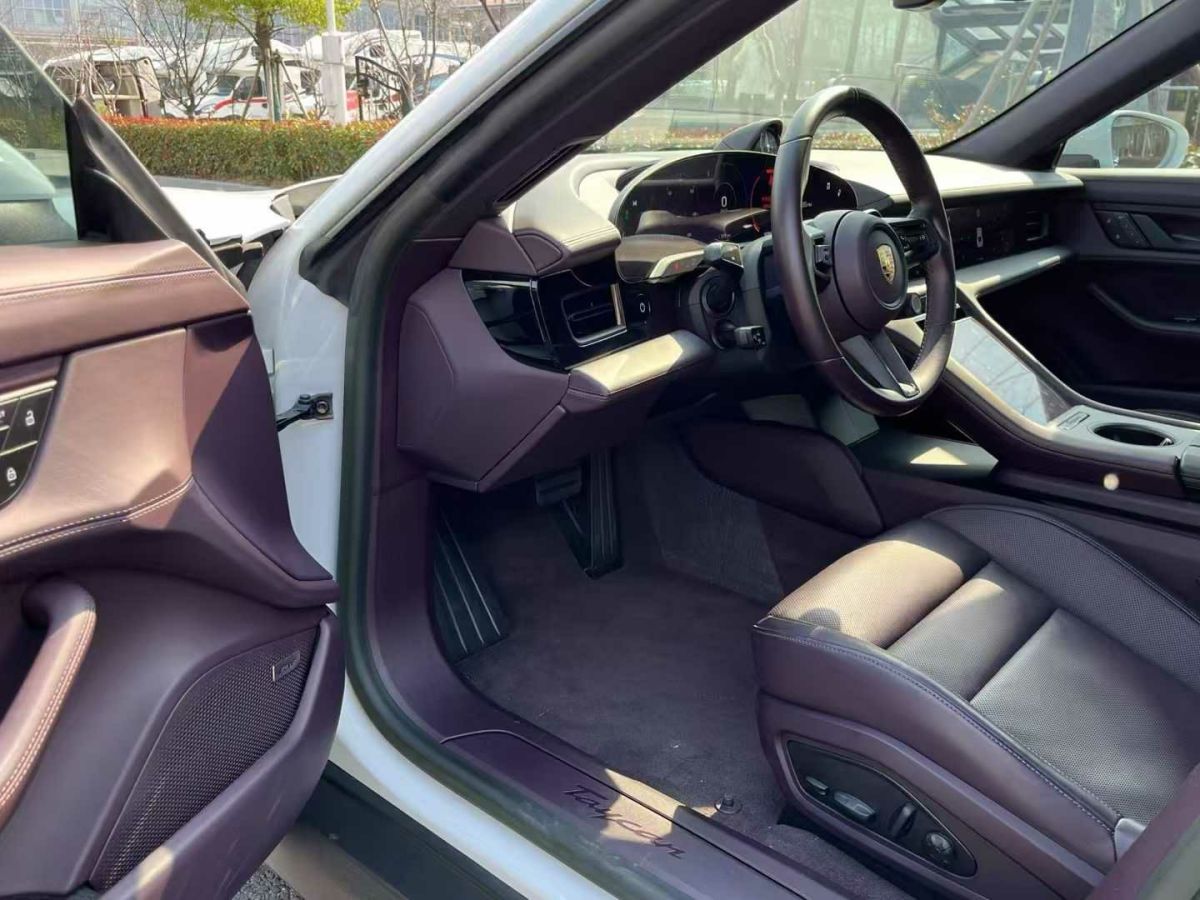 保時(shí)捷 911  2024款 Turbo 3.7T 50周年紀(jì)念版圖片
