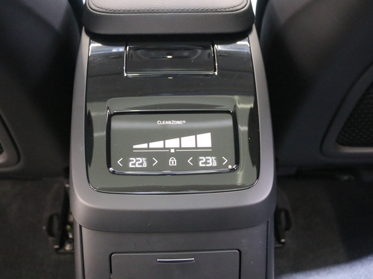 沃尔沃 S90新能源  2020款 改款 T8 E驱混动 智逸豪华版图片