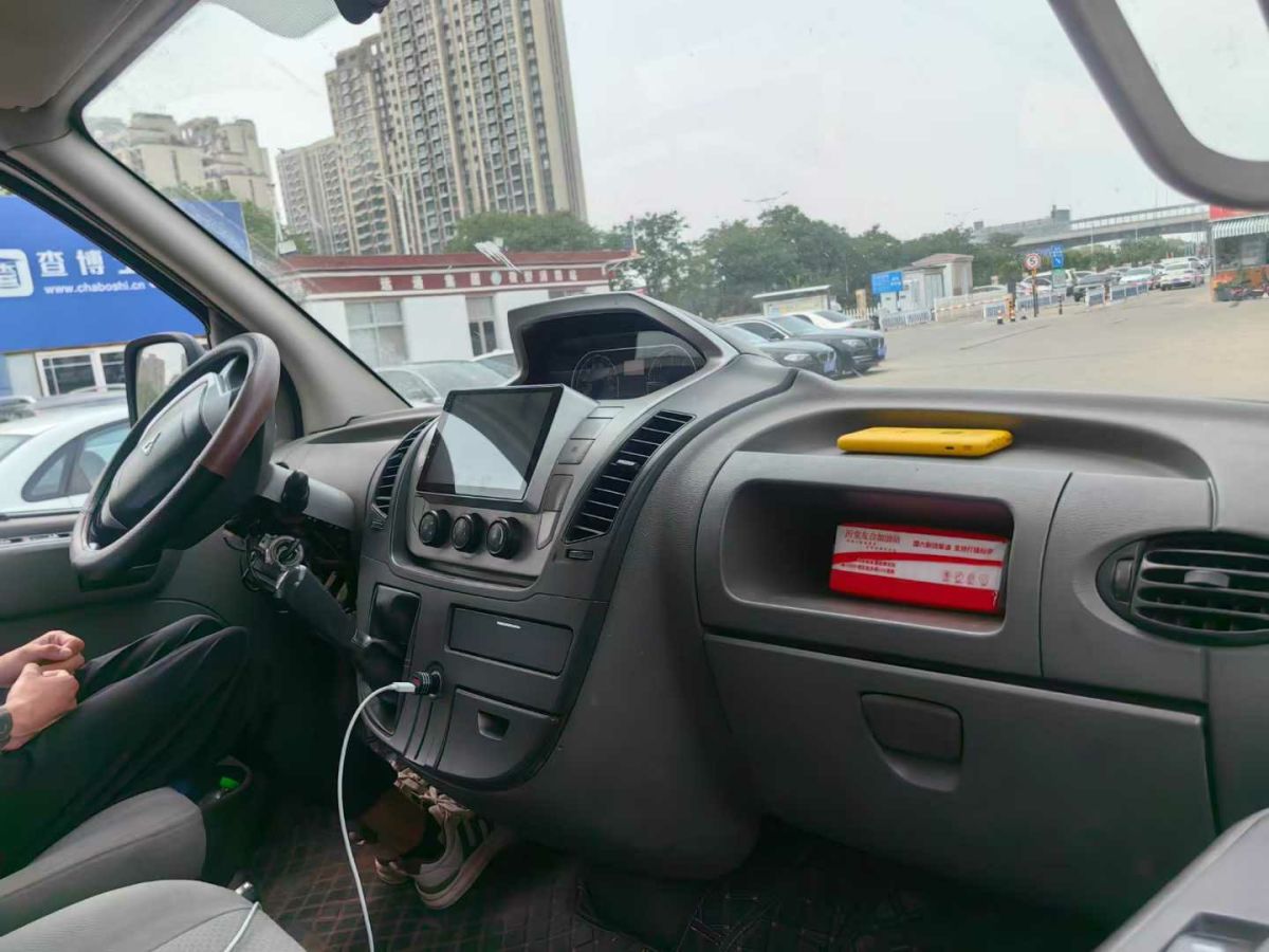 上汽大通 V80  2015款 EV80 客運長軸中頂圖片