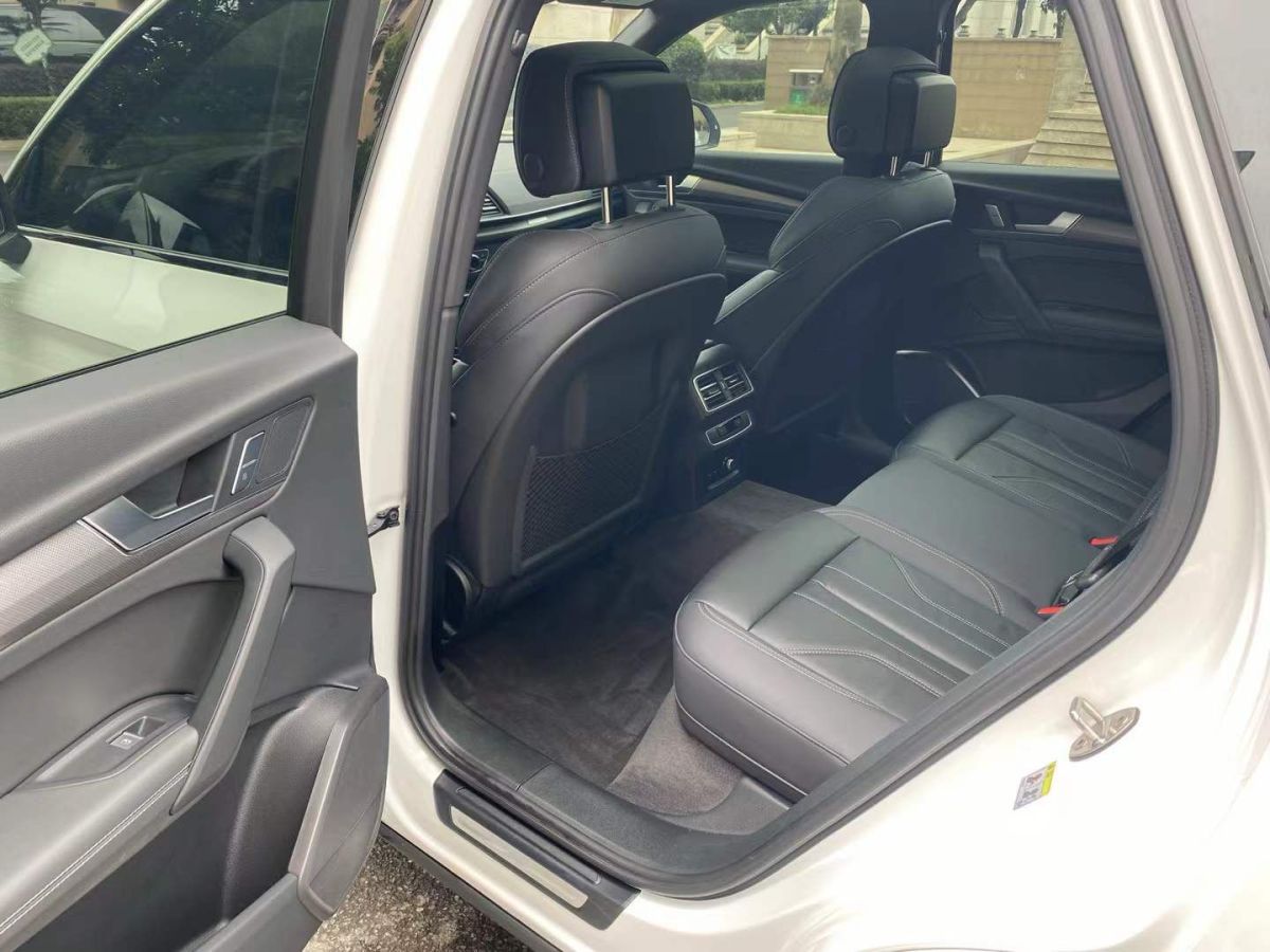 奧迪 奧迪Q5 e-tron  2024款 50 e-tron quattro 光耀型 機(jī)甲套裝圖片