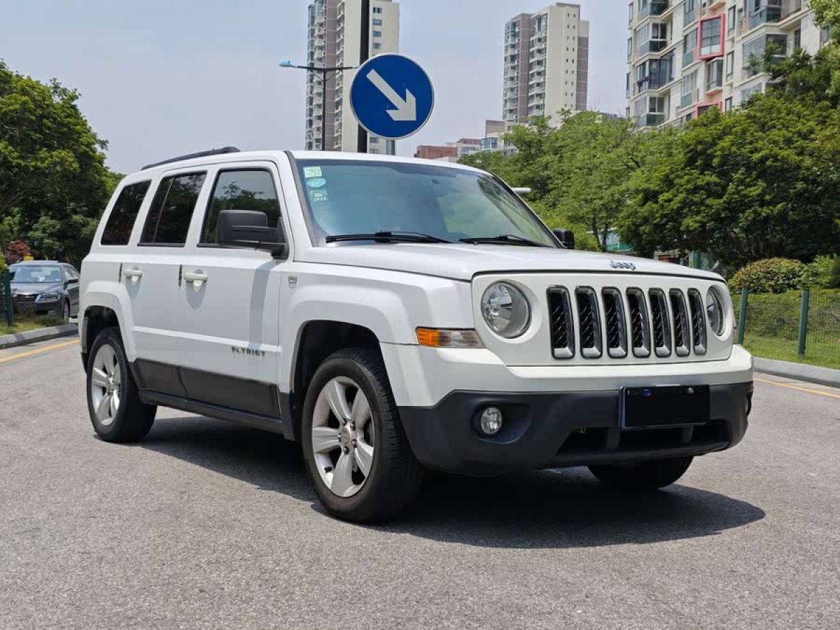 Jeep 自由客  2015款 2.0L 運動版圖片