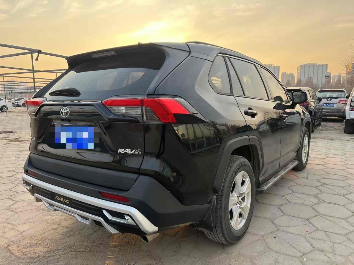 豐田 RAV4  2018款 榮放 2.0L CVT兩驅(qū)都市版圖片