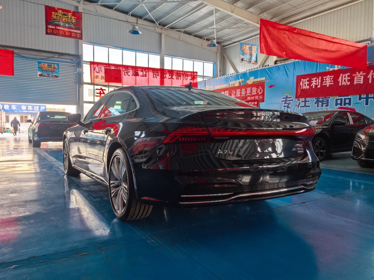 奧迪 奧迪A7L  2024款 45TFSI quattro S-line 見遠(yuǎn)型 流晶套裝圖片