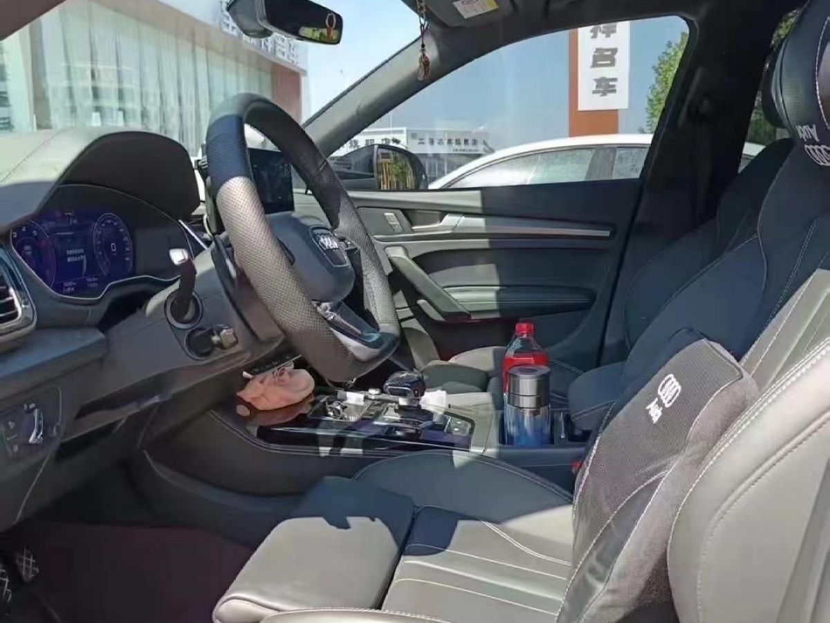 奧迪 奧迪Q5 e-tron  2023款 40 e-tron 星耀型 影武士版圖片