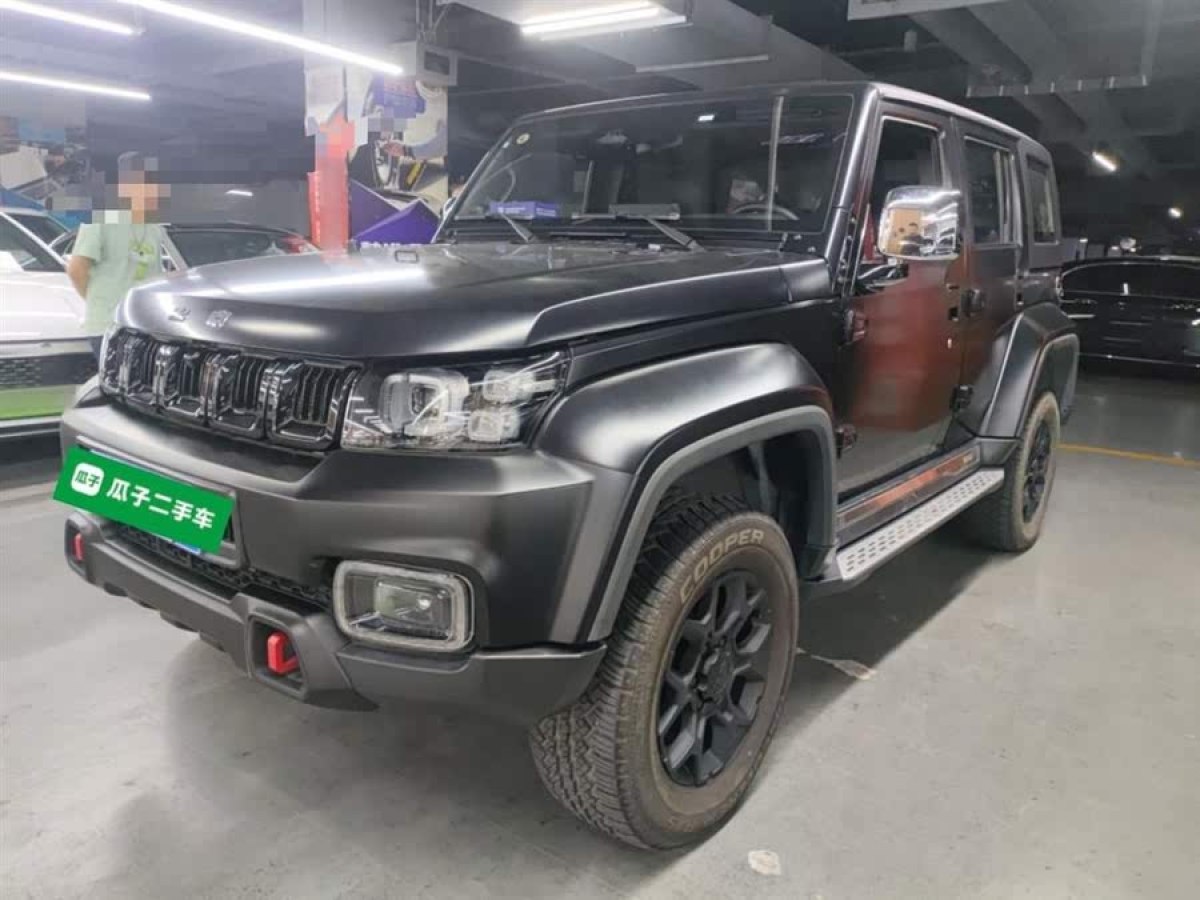 北京 BJ40  2023款 2.0D 自動四驅(qū)刀鋒英雄版?zhèn)b客型圖片