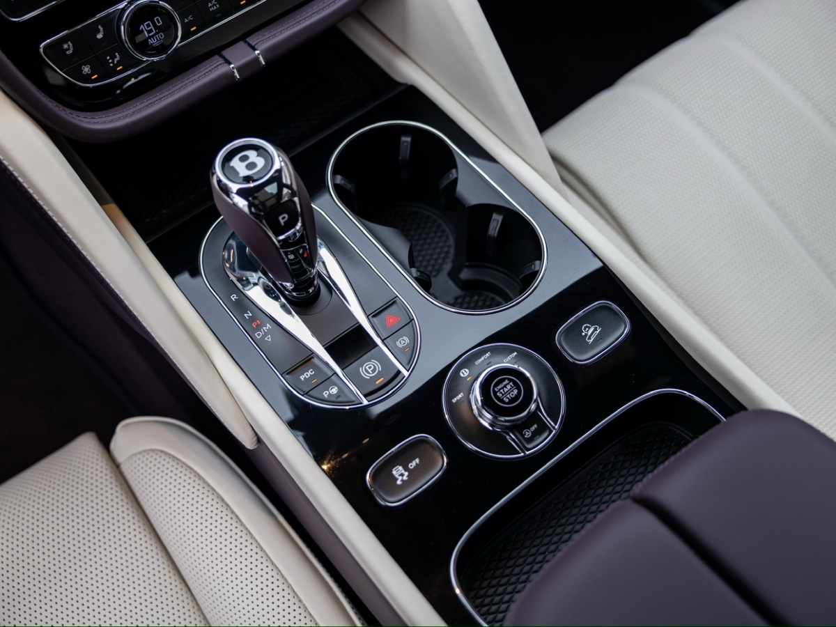 賓利 添越  2023款 4.0T V8 長軸距版圖片