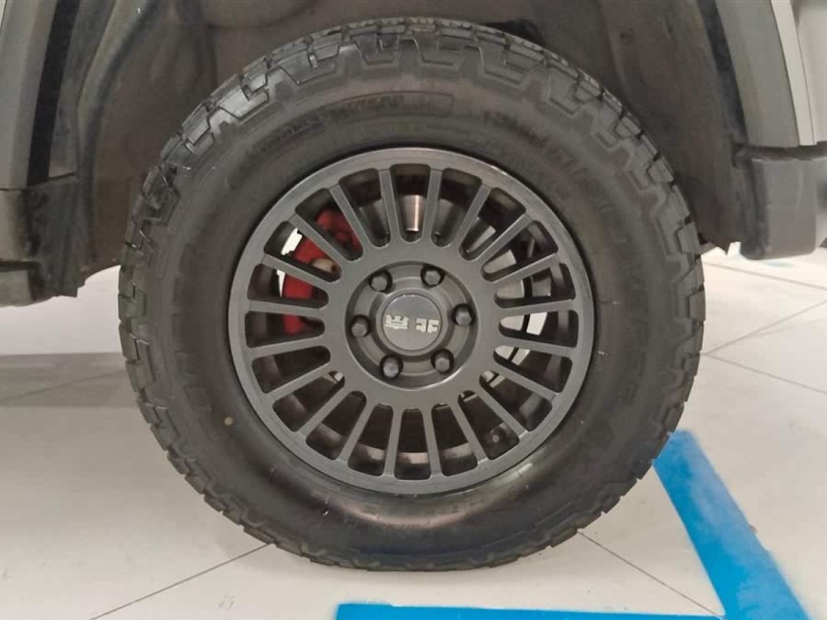 北京 BJ40  2023款 2.0T 自動(dòng)四驅(qū)環(huán)塔冠軍版圖片