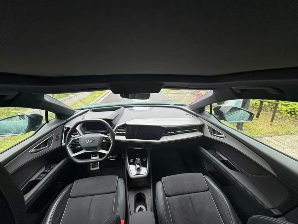 奧迪 奧迪Q5 e-tron  2022款 40 e-tron 星耀型 機(jī)甲套裝圖片