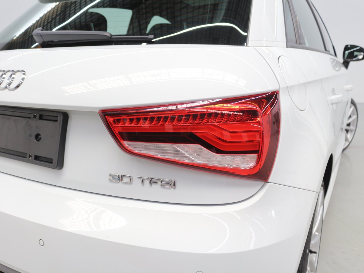 2016年1月奧迪 奧迪A1  2016款 30 TFSI Sportback S Line運動版