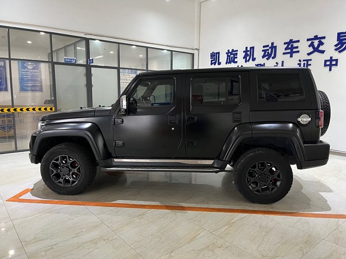 北京 BJ40  2021款 2.0D 自動(dòng)四驅(qū)刀鋒英雄版?zhèn)b客型（前后電控鎖）圖片