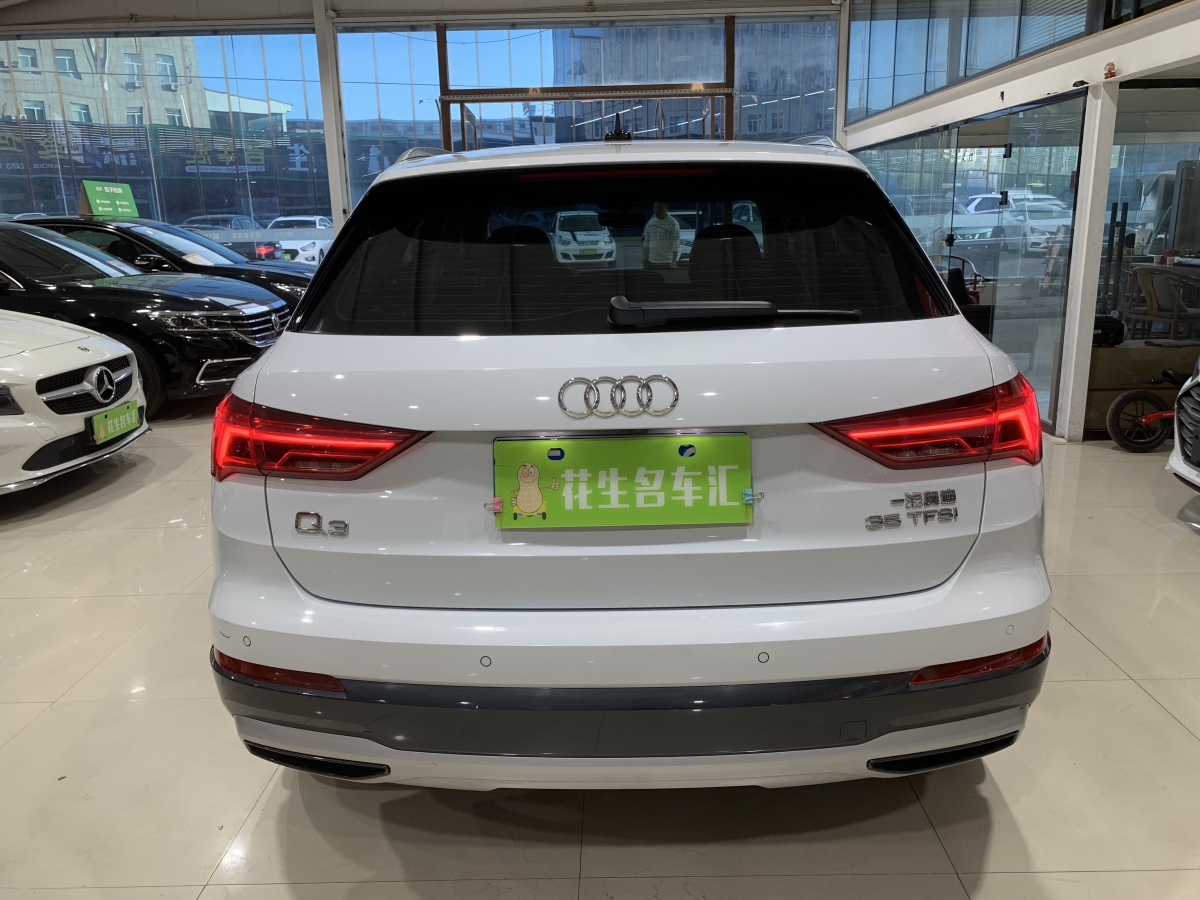 奧迪 奧迪Q3  2024款 35 TFSI 進(jìn)取動(dòng)感型圖片