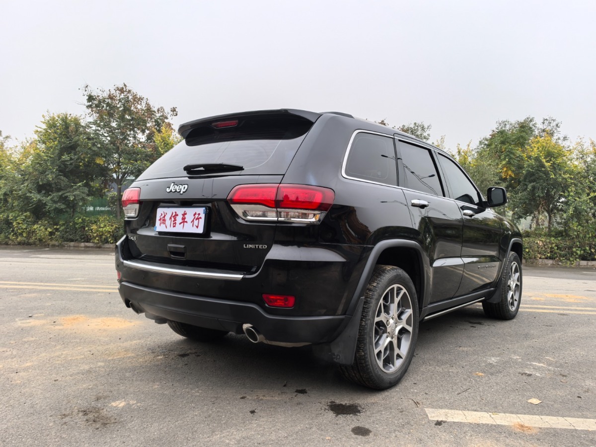 Jeep 大切諾基  2020款 3.0L 精英導(dǎo)航版圖片