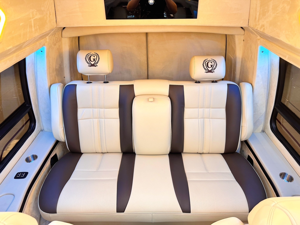GMC SAVANA  2011款 6.0L 商務(wù)之星7座圖片